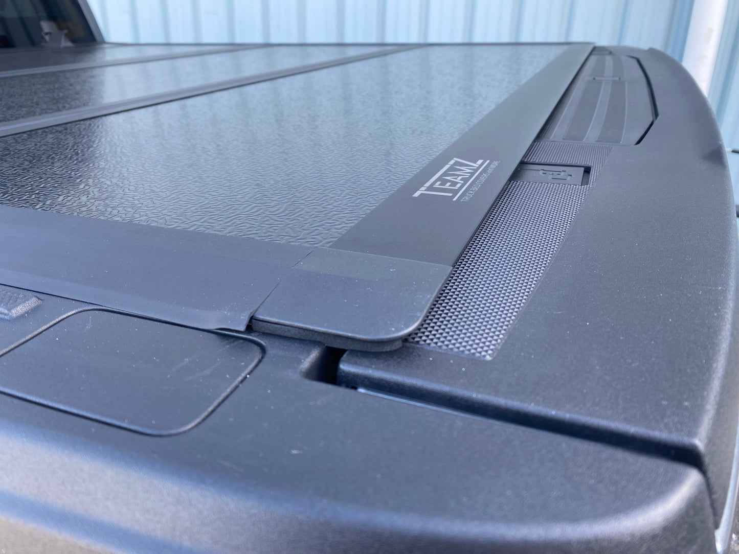 04 Hard tonneau coverhard rear edge.