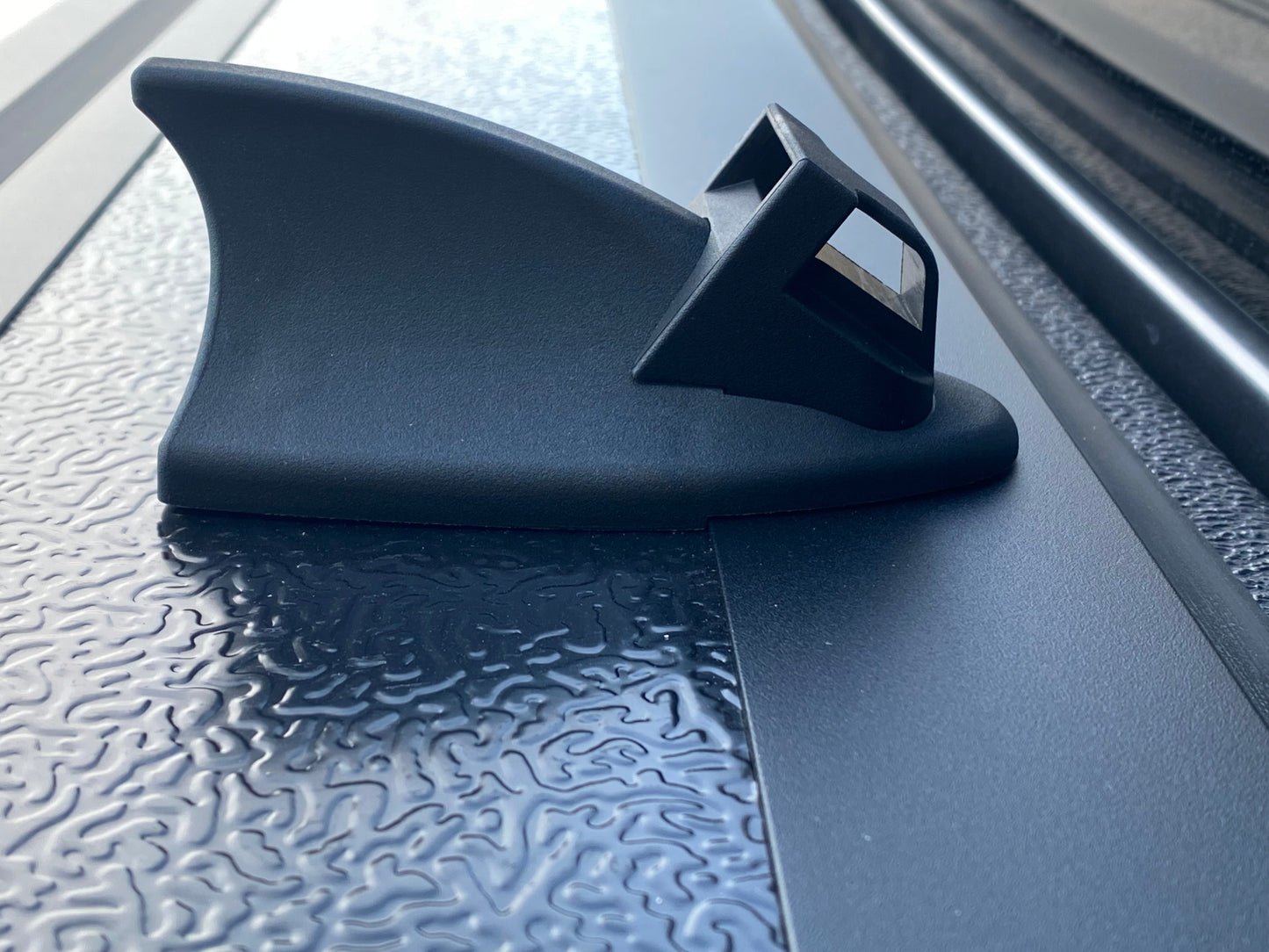 05 Hard tonneau cover front buckle.