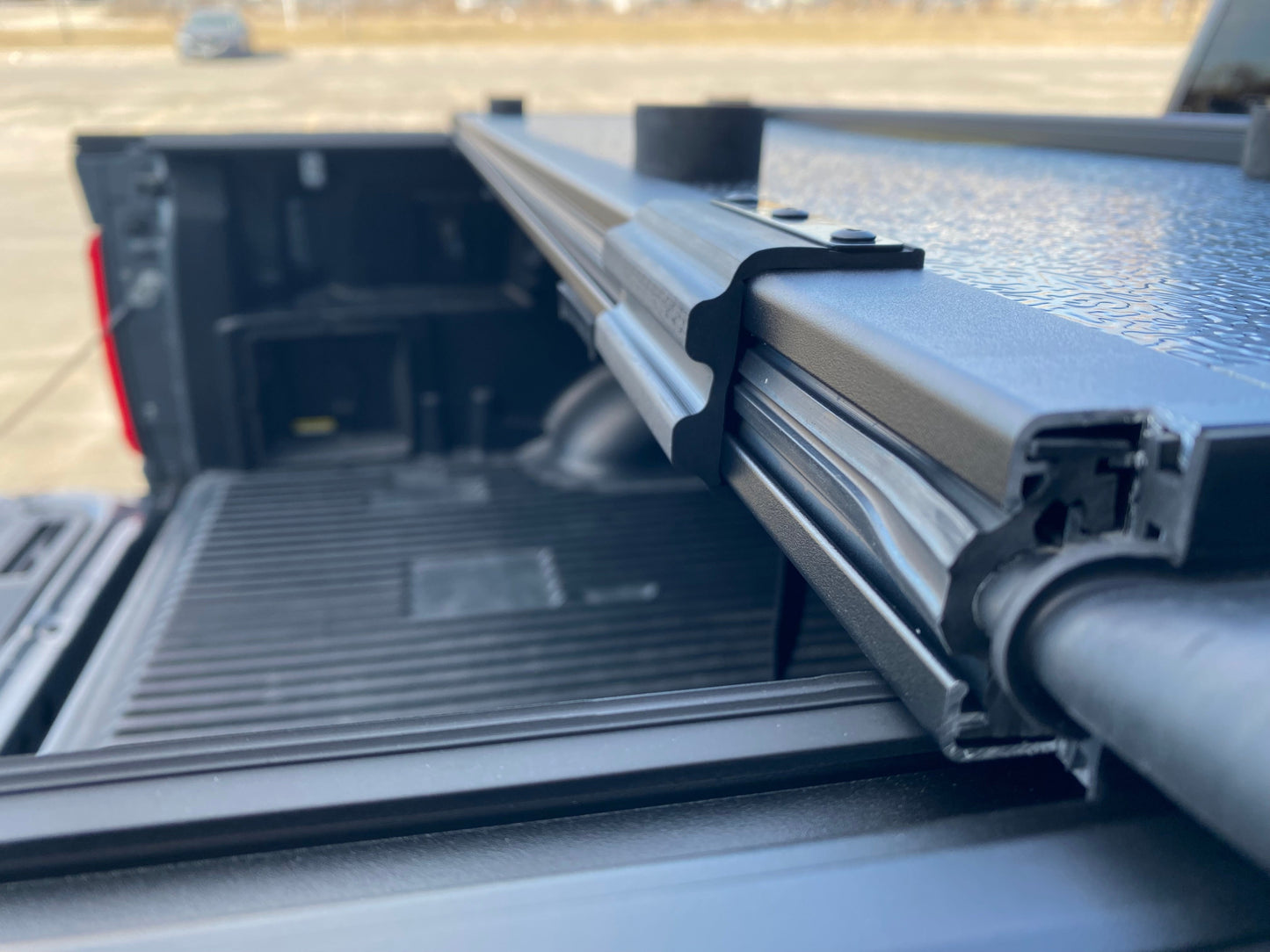 06 Hard tonneau cover hinge.