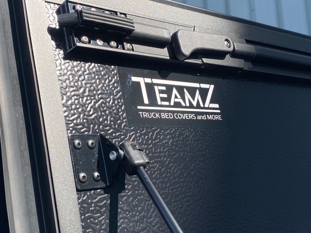 Enclosed latch system of the TEAMZ hard tri-fold tonneau cover.