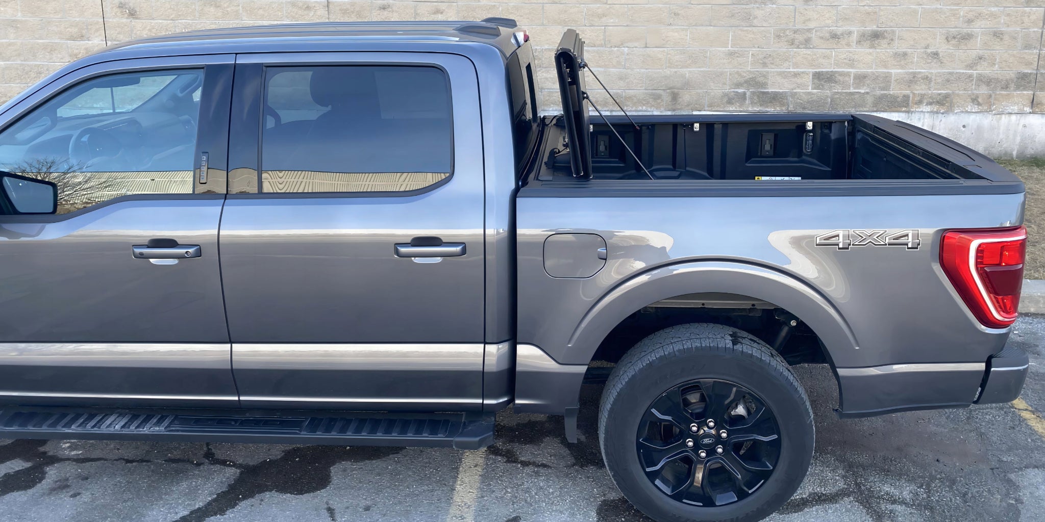 Left side view of the TEAMZ hard tri-fold tonneau cover.