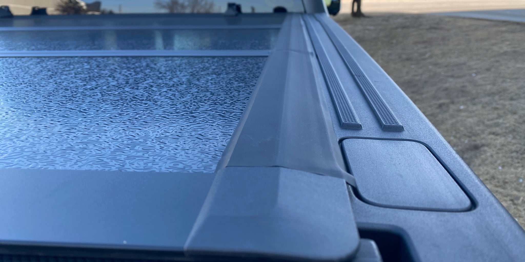 Side sealing rubber strip of the hard tri-fold tonneau cover.